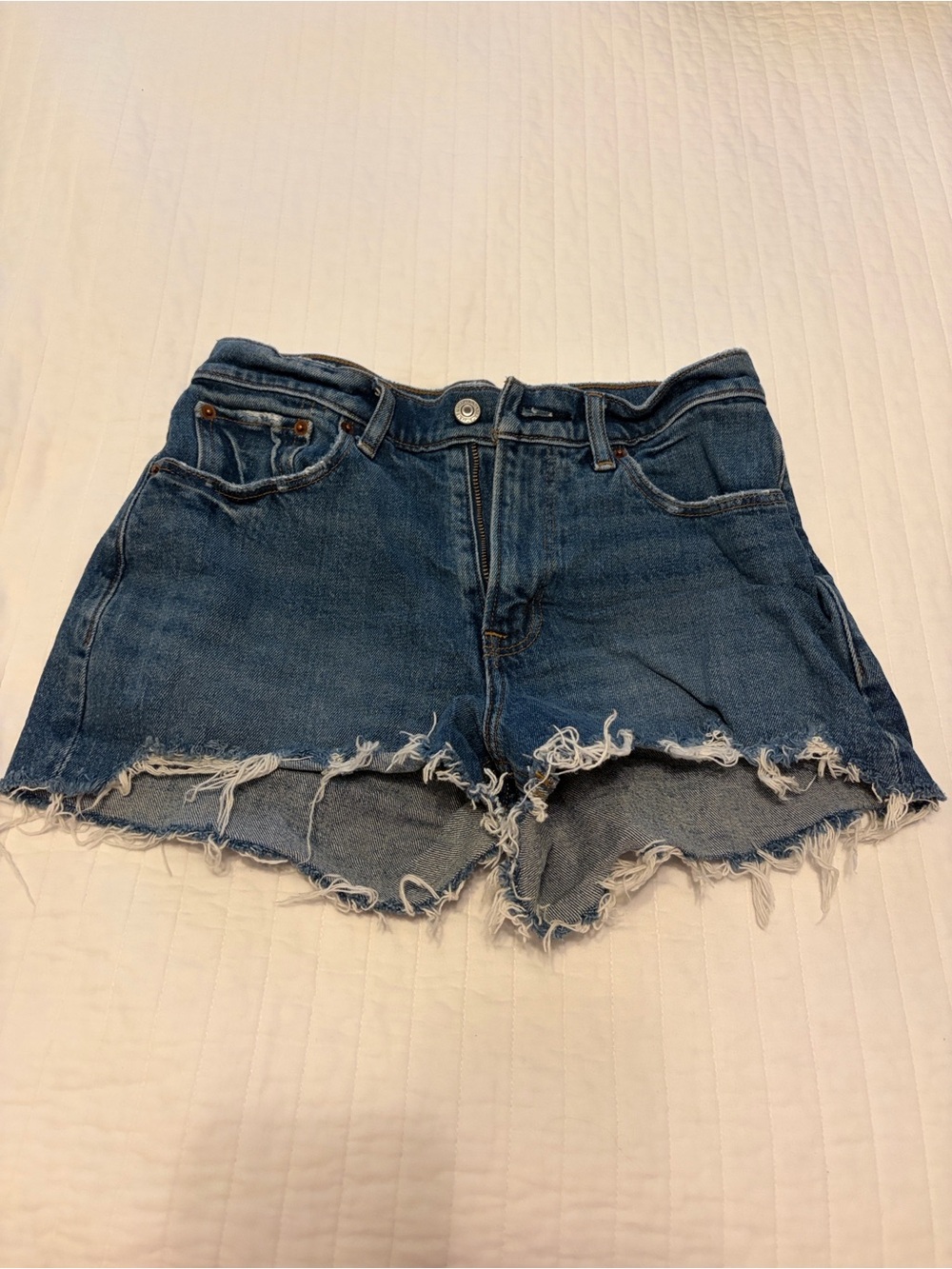 Abercrombie & Fitch The Mom Short Mid Rise Curve Love shorts